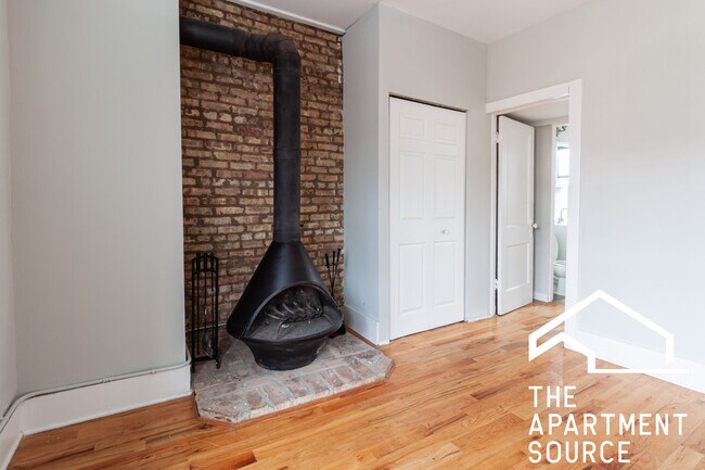 Foto del edificio - 3721 N Pine Grove Ave