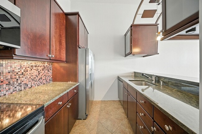 Building Photo - 567 Tremont St