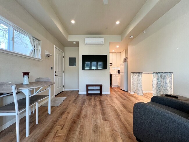 Foto del edificio - Fully Furnished Updated Studio