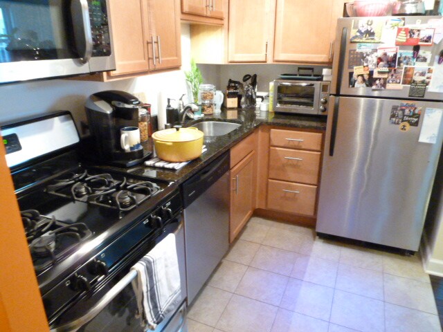 Foto del edificio - 3639 N Pine Grove Ave