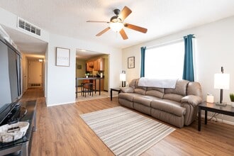 Building Photo - 200 E Navajo St