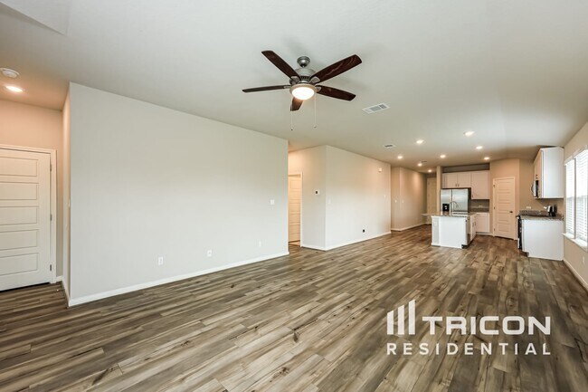 Foto del edificio - 13523 Paxton Blvd