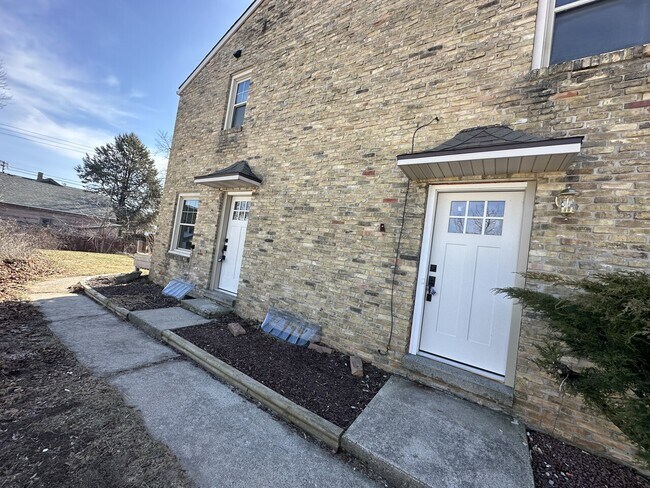 Building Photo - 1217 - 1219 N 9th St