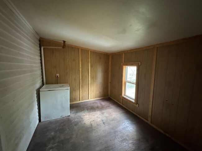 Building Photo - 303 Weston Ave