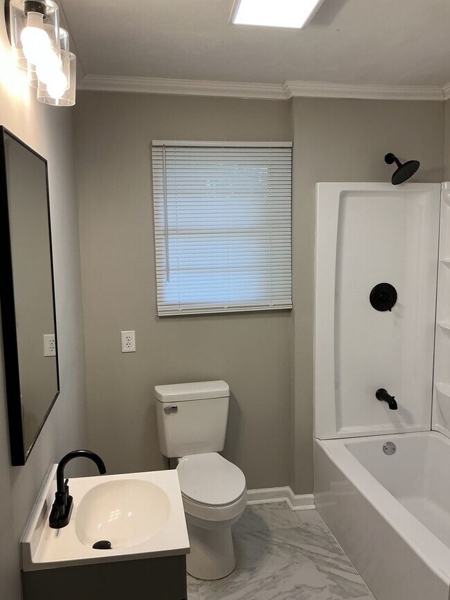 Foto del edificio - Completely remodeled 3/2 Wetumpka