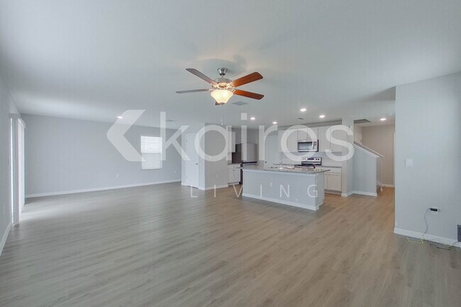 Building Photo - 8644 SW 44th Ct