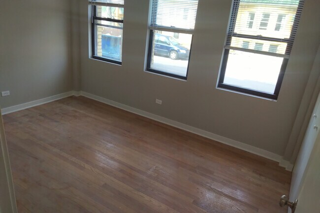 Foto del edificio - 5456 N Sawyer Ave