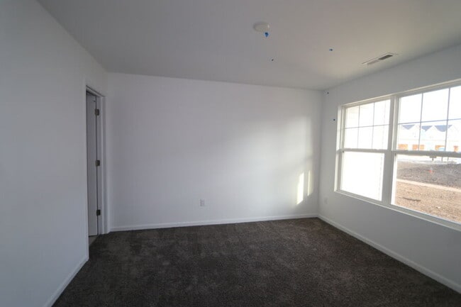 Building Photo - 462 Comstock Rd