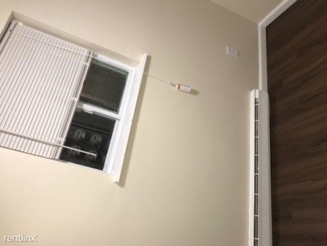 Building Photo - 387 Mill Rock Rd