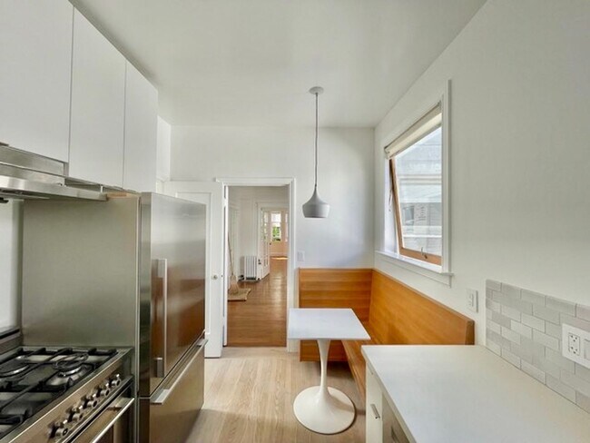 Building Photo - OPEN HOUSE SUNDAY MAY 4 FROM 2PM TO 3PM