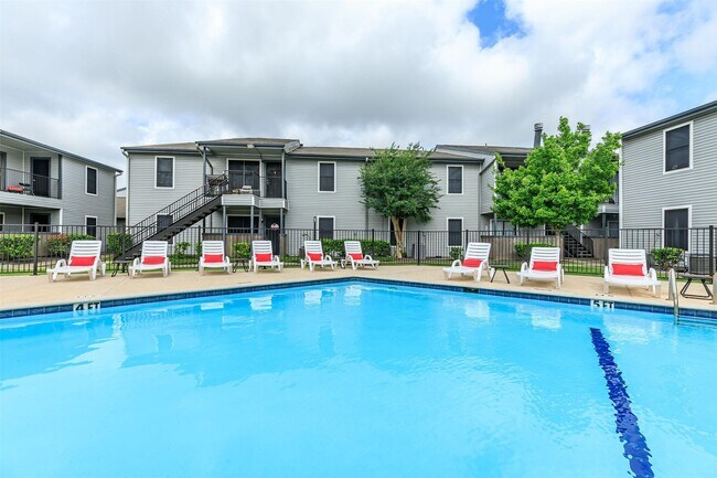 Building Photo - 420 Garland Dr