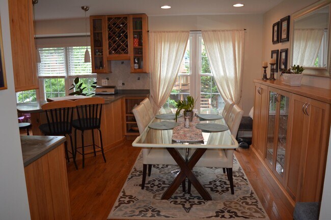 Building Photo - 10156 Village Knolls Ct