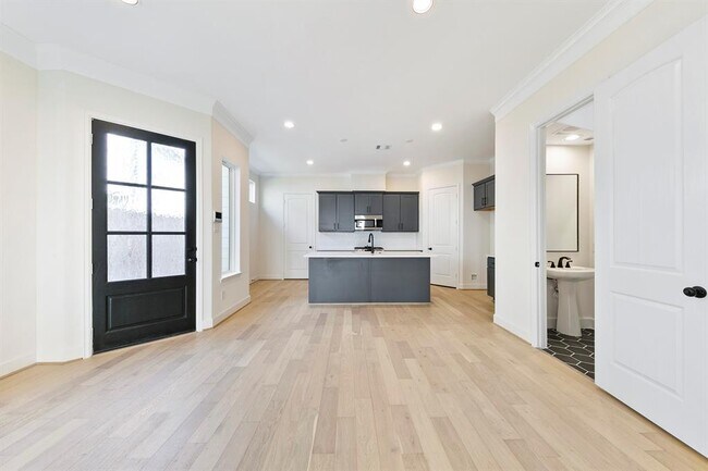 Building Photo - 946 Judiway St
