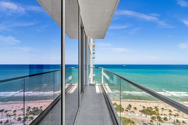 Foto del edificio - Stunning High-Rise Condo with Ocean Views | Prime Beach Location