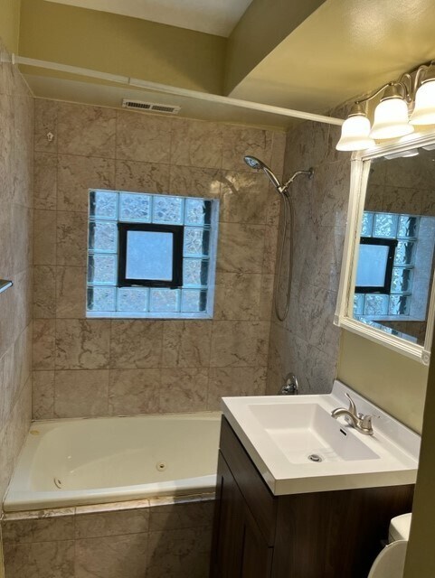 Foto del edificio - 1303 E 71st St
