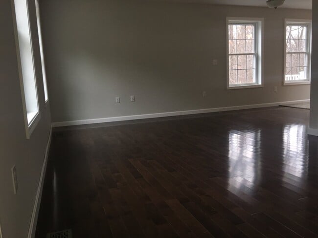 Building Photo - 35 Scenic Dr