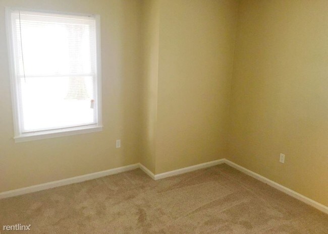 Building Photo - 2900 Meadowcliff Dr
