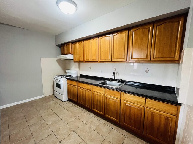 Building Photo - 236 Old Bergen Rd