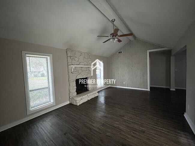 Building Photo - 5740 Ingleside Dr