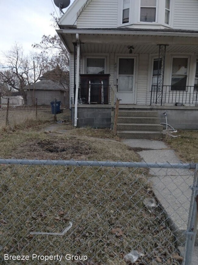 Building Photo - 2 br, 1 bath House - 2050 Berdan Ave