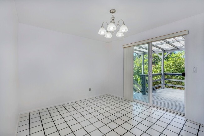 Building Photo - Lynnwood Split Level