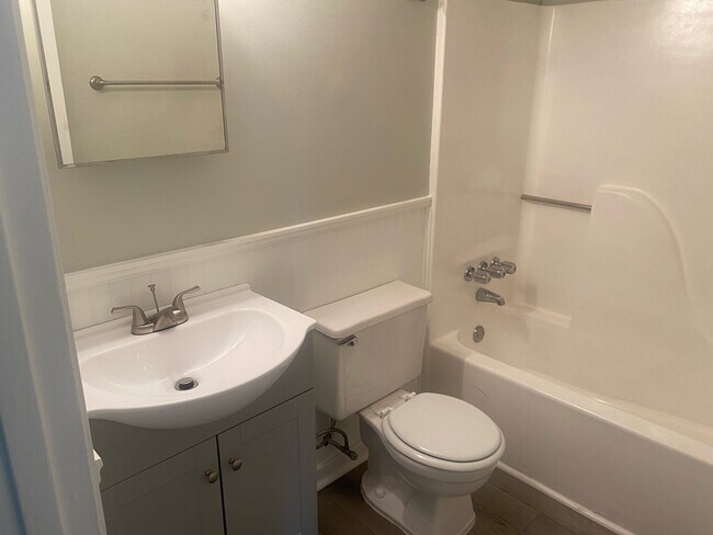 Baño del pasillo - 6325 MacBeth Ct