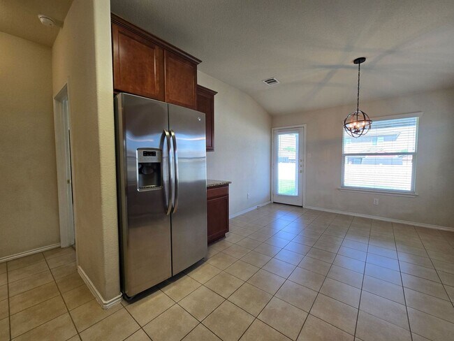 Foto del edificio - RENT REDUCTION - AVAILABLE NOW!