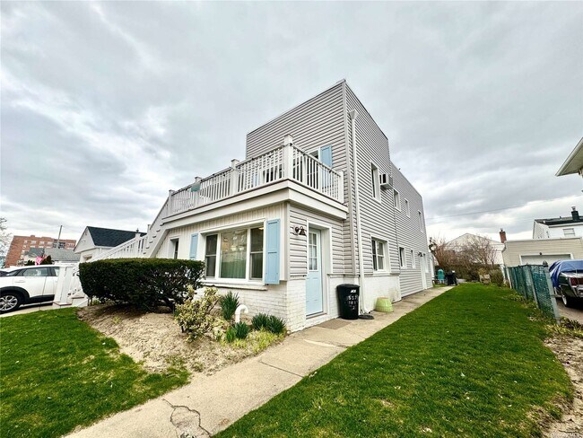 Building Photo - 557 Shore Rd
