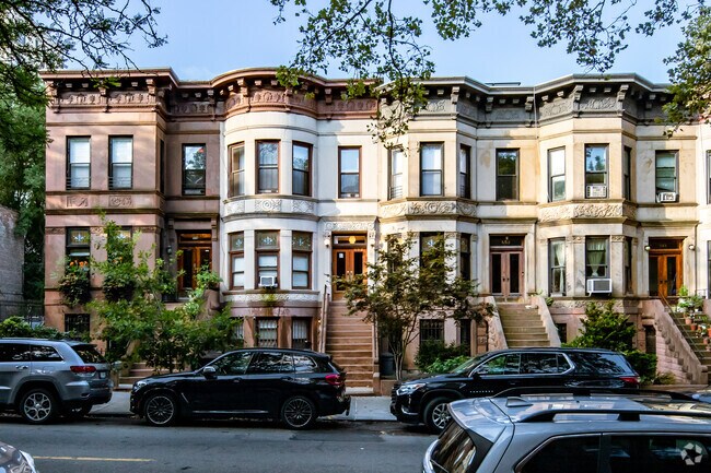 Building Photo - 852 Union St