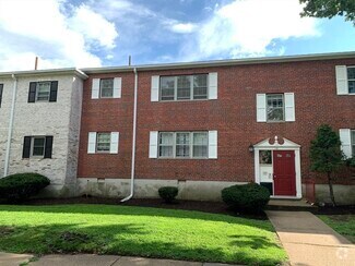 Building Photo - 10 Lake Shore Ct