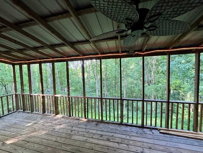 Building Photo - 710 Broken Arrow Cir