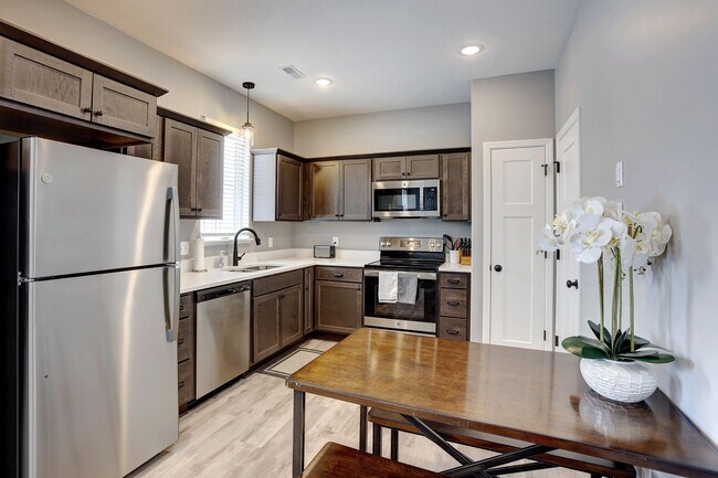Foto del edificio - New-Willow Cascades Townhomes!