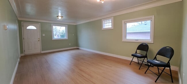 Building Photo - 986 Eastlawn