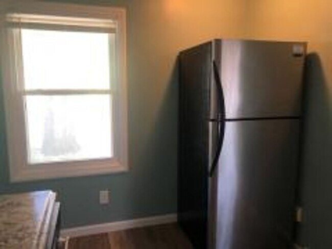 Building Photo - 3 Bedroom Cape Cod Home in Fairborn w/Deta...