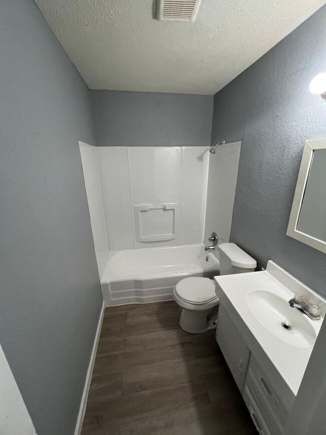 Building Photo - $0 First Month's Rent / $0 Deposit at Move-in
