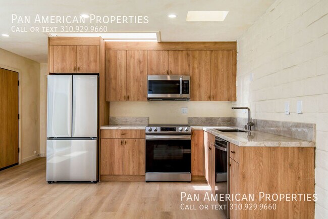 Building Photo - 1105 N Pacific Coast Hwy