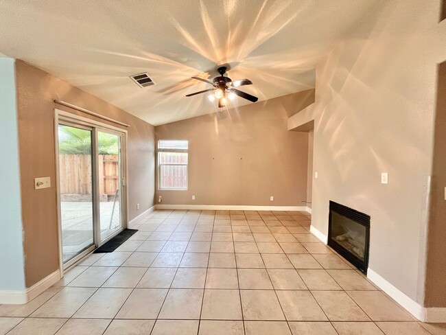 Building Photo - Charming 4 Bedroom, 2 Bath Home in a Quiet Neighborhood