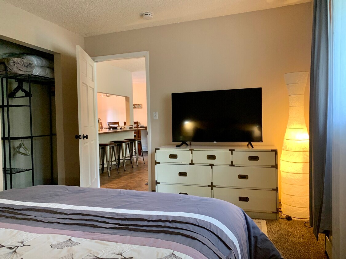 Foto principal - 3633 E 68th Ave