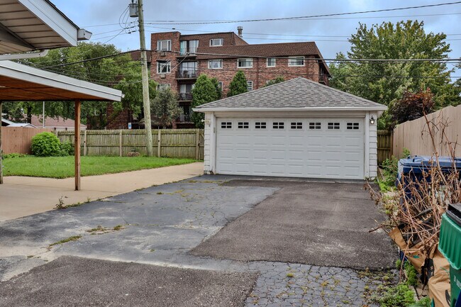 Building Photo - 7119 Stanford Dr