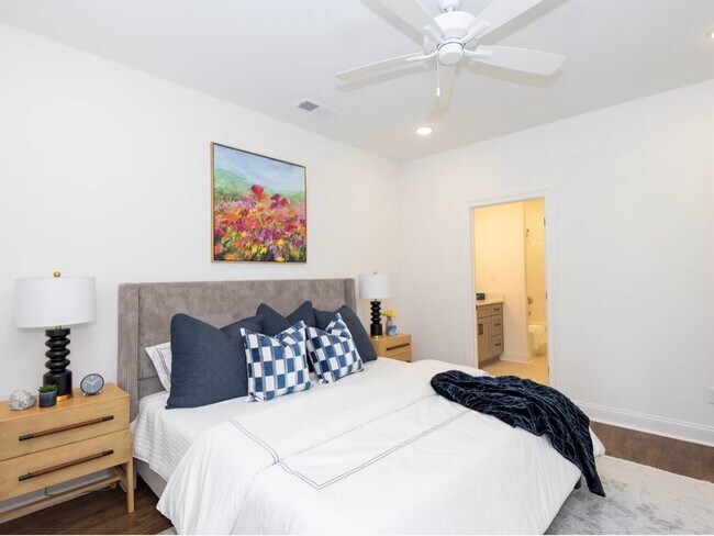 Foto del edificio - Brand new 3 bed 3 bath rental at Patterson Place!
