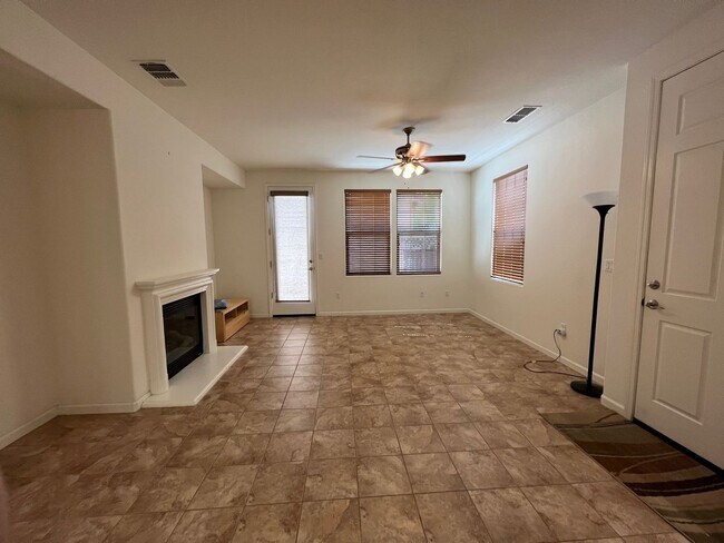 Building Photo - Desirable 4 Bed 3 Bath 2-Story Home in Folsom