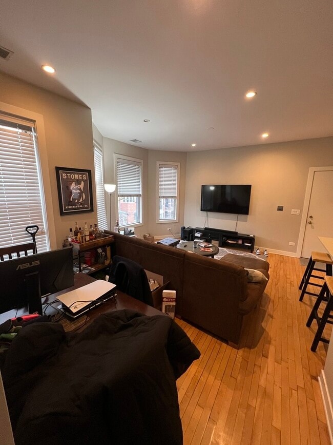 Foto del edificio - 2780 N Kenmore Ave