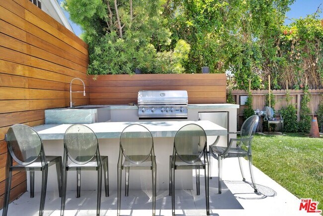 Foto del edificio - 1368 Beckwith Ave