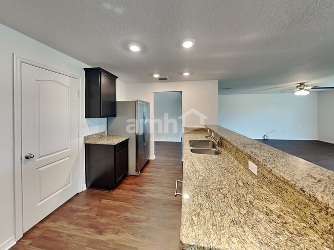 Foto del edificio - 812 Chatham Walk Dr