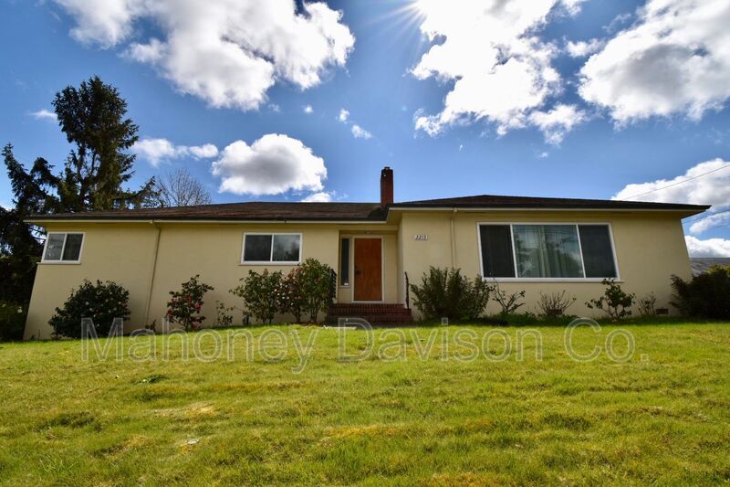 2213 Magnolia Ave, Petaluma, CA 94952 House Rental in Petaluma, CA