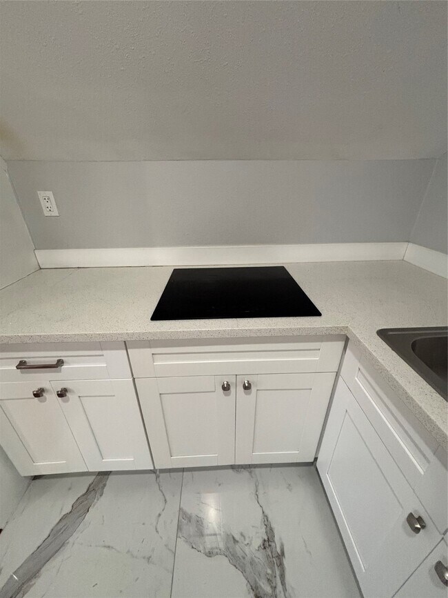 Foto del edificio - 2 Bayvilla Dr