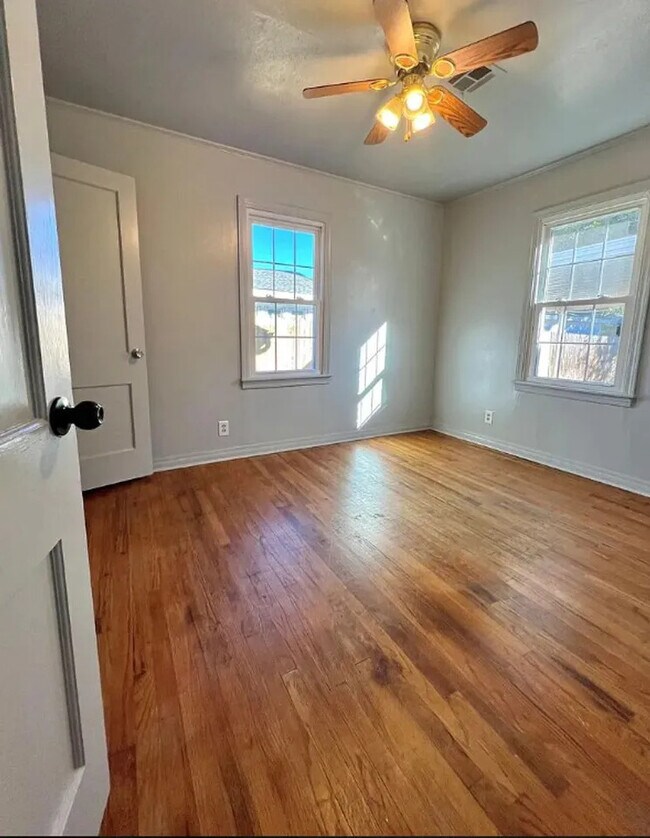 Building Photo - 910 Garver St