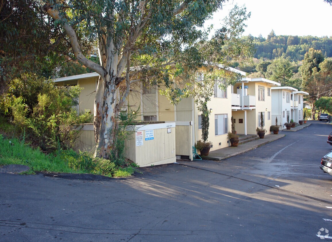 Primary Photo - Merrydale Apartments