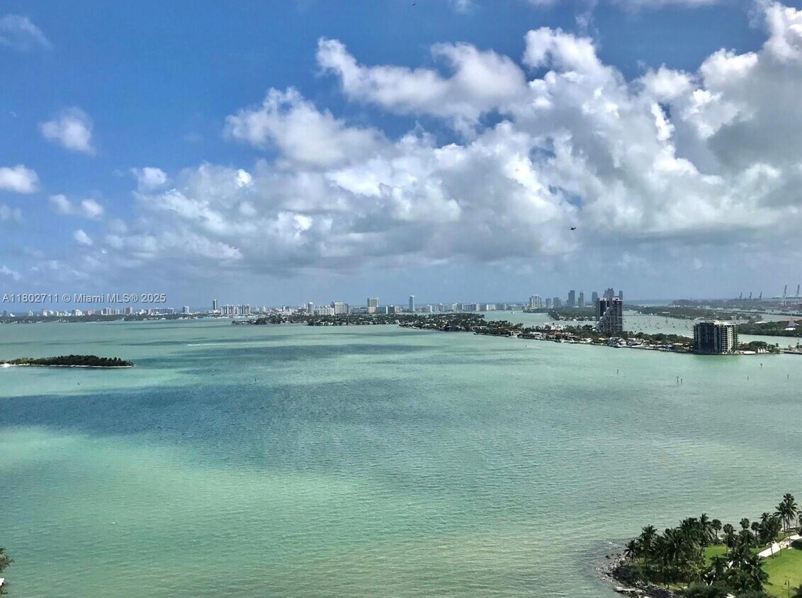 Primary Photo - 2020 N Bayshore Dr