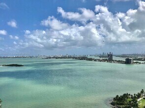 Building Photo - 2020 N Bayshore Dr